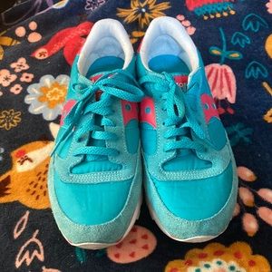 Turquoise and pink Saucony Jazz Low Pro size 10 in great condition
